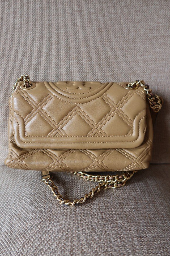 Tory Burch Soft Fleming Bag (Category: Luxury Bags & Wallets) located in Quezon City. Submitted by princessandthepauper (Listing ID 1335679907, Image 1). Description: Tory Burch Soft Fleming Bag Small.