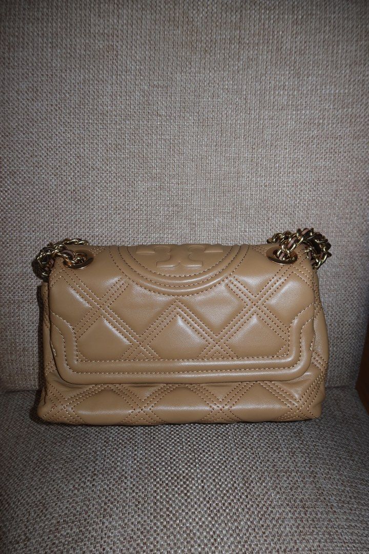 Tory Burch Soft Fleming Bag (Category: Luxury Bags & Wallets) located in Quezon City. Submitted by princessandthepauper (Listing ID 1335679907, Image 3). Description: Tory Burch Soft Fleming Bag Small.