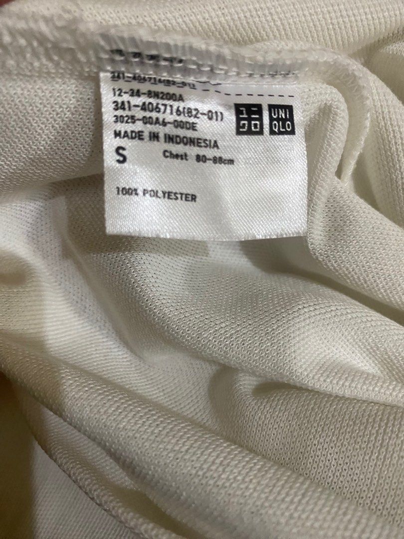 UNIQLO white shirt (Category: Shirts) located in Manila. Submitted by justinstyleee (Listing ID 1335664930, Image 2). Description: good as new✨ 100% polyester Chest: 80-88cm unisex.