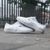 Vans Authentic Pro True White Fesyen Pria Sepatu Lainnya di Carousell