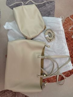 (Category: ) located in . Submitted by preloved_amour (Listing ID 1335608853, Image 1). Description: .