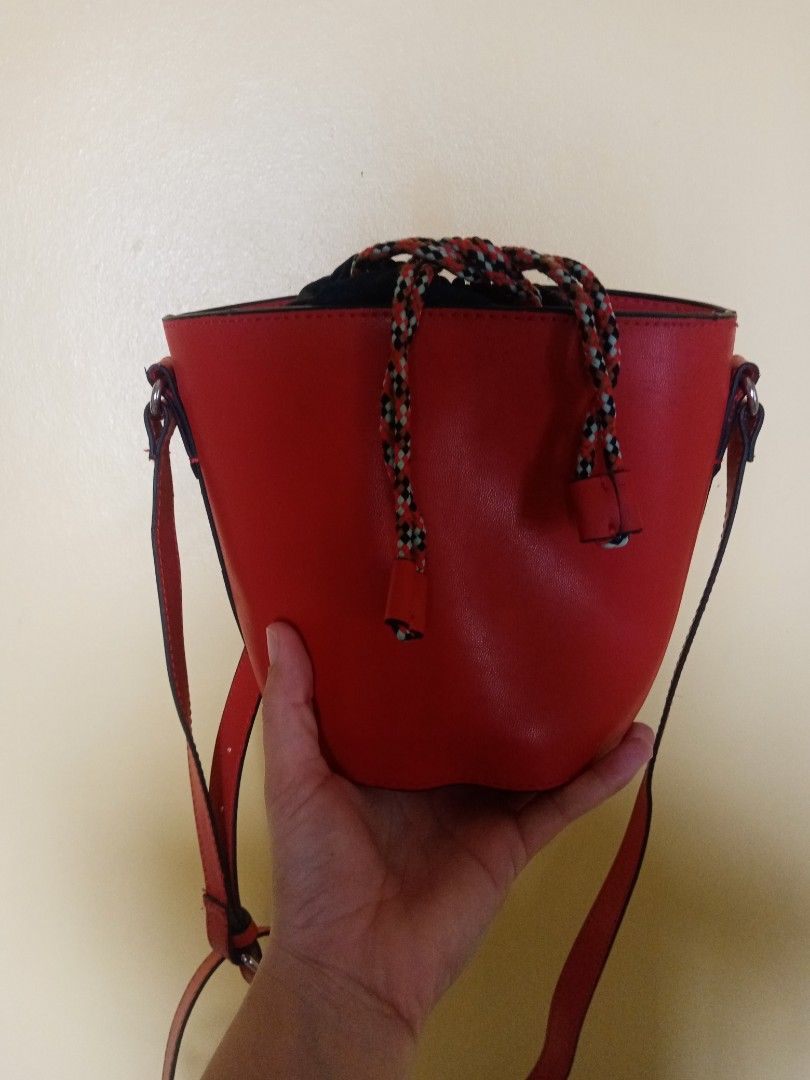 Red bucket bag zara hot sale