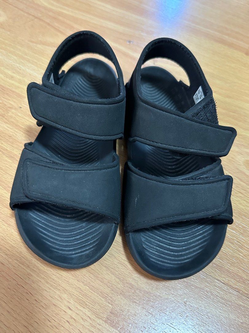 Addidas Altaswim Sandals US11 (Category: Babies & Kids Fashion) located in Pasay City. Submitted by mliam (Listing ID 1335791217, Image 2). Description: .