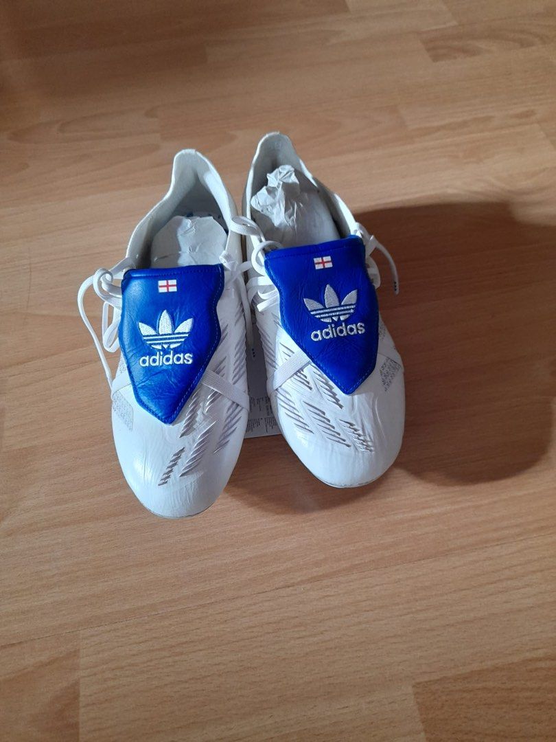 Adidas predator x Beckham limited edition （分類：靴）位於 Hong Kong。 由 oddshark.6bc1a6 提交（商品編號 1335920855，圖片 3）。簡介： Uk7.5 / us8 / eur 41.33 Limited edition 全球限量3000對 碧咸特別真皮版本 有原裝鞋盒，鞋袋，鞋墊 。