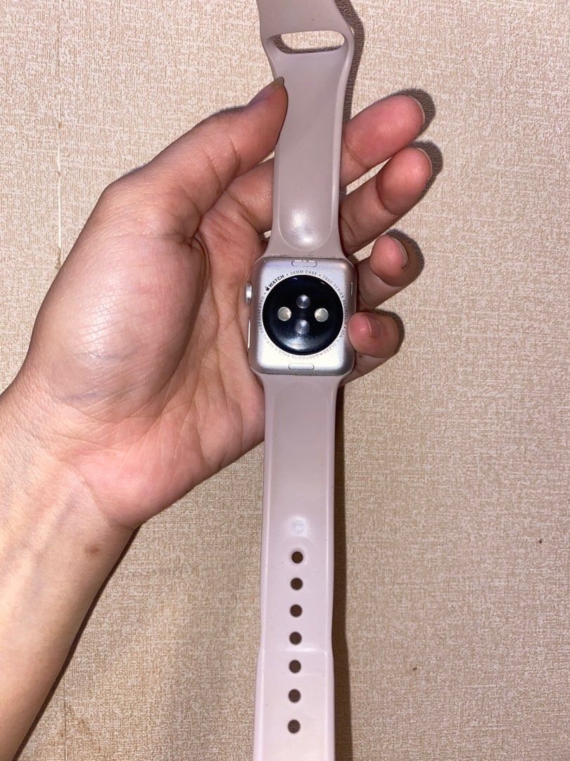 apple watch gen 1, Fesyen Wanita, Jam Tangan di Carousell
