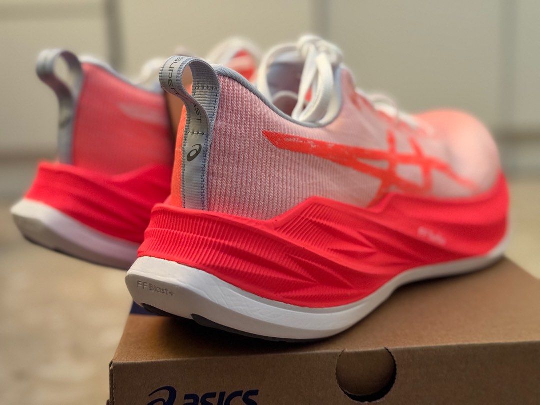Asics Superblast (Category: Sneakers) located in Singapore. Submitted by 2smcpqyth2 (Listing ID 1335795758, Image 3). Description: .