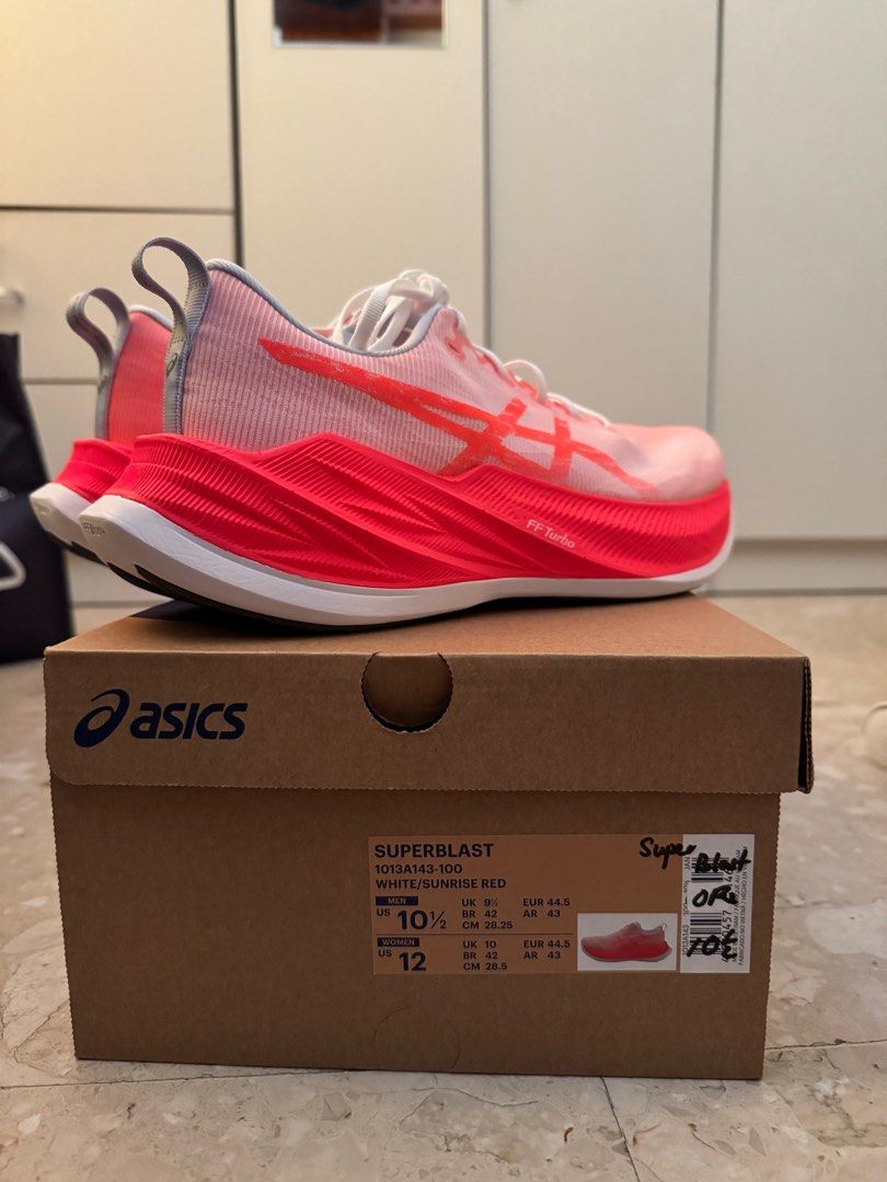 Asics Superblast (Category: Sneakers) located in Singapore. Submitted by 2smcpqyth2 (Listing ID 1335795758, Image 2). Description: .