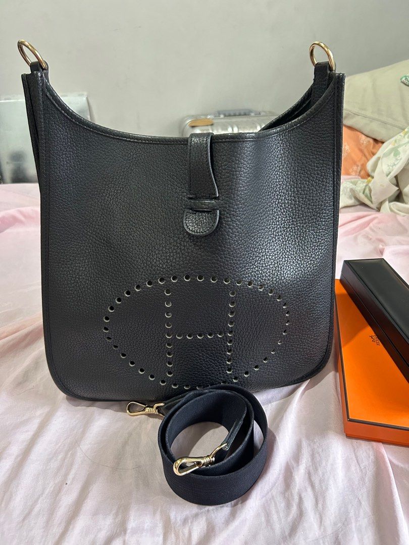 Authentic Hermes Evelyne GM (Category: Luxury Bags & Wallets) located in Dinalupihan. Submitted by hydzsalva (Listing ID 1335787863, Image 1). Description: Authentic Hermes Evelyne in GM size color black No inclusion.