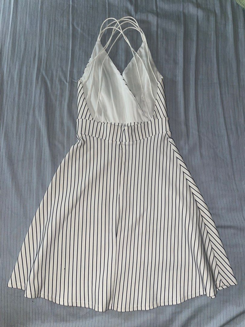 Backless dress (Category: Dresses) located in Malabon City. Submitted by krishaaec (Listing ID 1335954936, Image 2). Description: - Stretchable and body hugging - Crisscross design on the back Rfs: worn once lang for debut.