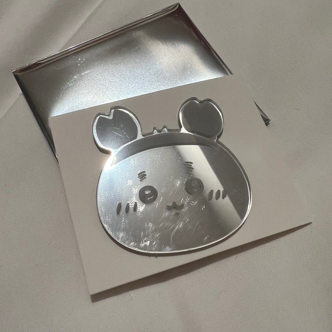 Chiikawa古本屋鏡貼, 興趣及遊戲, 收藏品及紀念品, 明星周邊- Carousell