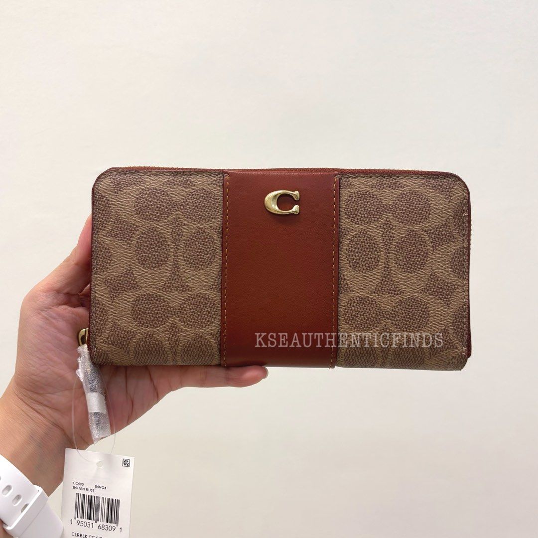COACH RETAIL Accordion Zip Wallet in Colorblock Signature Canvas 🇨🇦 (Category: Luxury Bags & Wallets) located in Pasig City. Submitted by kseauthenticfinds (Listing ID 1335854595, Image 1). Description: 𝗡𝗲𝘄 𝗔𝗿𝗿𝗶𝘃𝗮𝗹✨ RETAIL Accordion Zip Wallet in Colorblock Signature Canvas 🇨🇦 Inclusions: tag and care card Pasig on hand Product Details Signature coated canvas and refined calf leather 12 credit card slots Full-length bill compartment