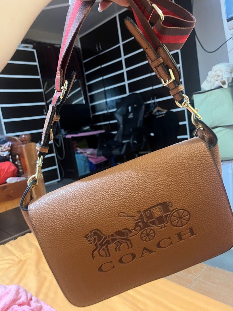 Coach sling bag (Category: Luxury Bags & Wallets) located in Bulacan. Submitted by unkn0wned1 (Listing ID 1335875424, Image 2). Description: NGA brand new Large in actual.