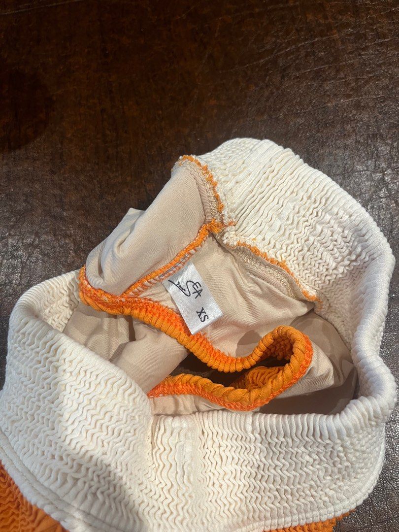 Dear Sea Stories crinkled bikini (Category: Bikinis & Swimsuits) located in Quezon City. Submitted by phantom_reader (Listing ID 1335820755, Image 3). Description: Brand New just stored Still has its sanitary sticker for the bottoms The top is padded Really soft fabric! .