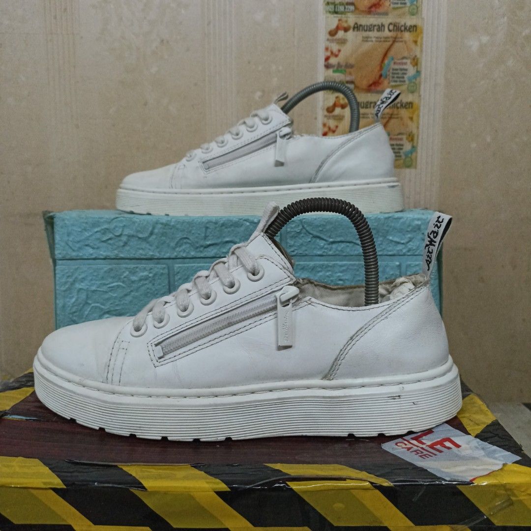 Dr. Martens Dante zip White sepatu Size 39 24 5cm Fesyen Pria Sepatu Sepatu Boot di Carousell