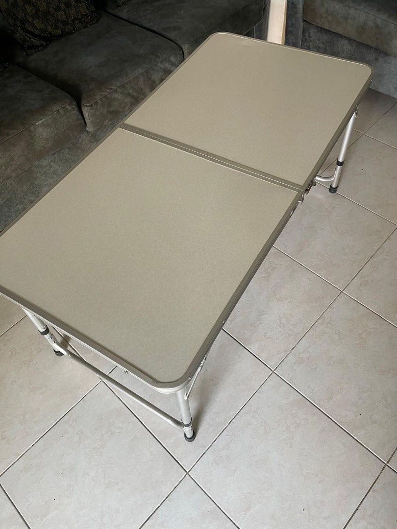 Foldable Table (Category: Tables & Sets) located in Singapore. Submitted by 8q2yzwwhsv (Listing ID 1335950955, Image 1). Description: .
