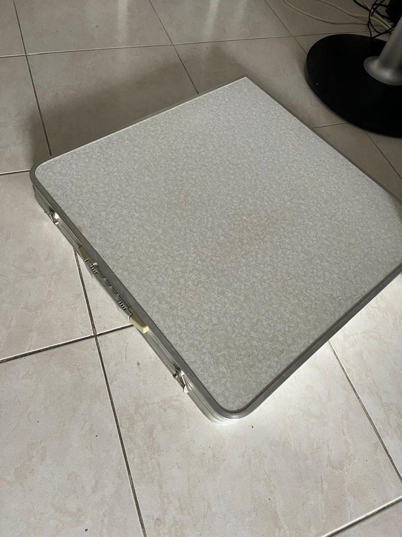 Foldable Table (Category: Tables & Sets) located in Singapore. Submitted by 8q2yzwwhsv (Listing ID 1335950955, Image 2). Description: .