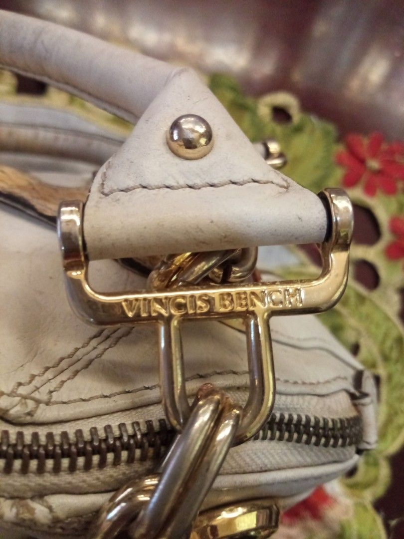 Handbag 12 (Category: Everything Else Others) located in Cavite. Submitted by assortedbymickeymouse (Listing ID 1335863897, Image 2). Description: Brand: Vincis Bench (original) W: 12.5" L: 8" 1 zipper pocket inside zipper is working sign of usage.
