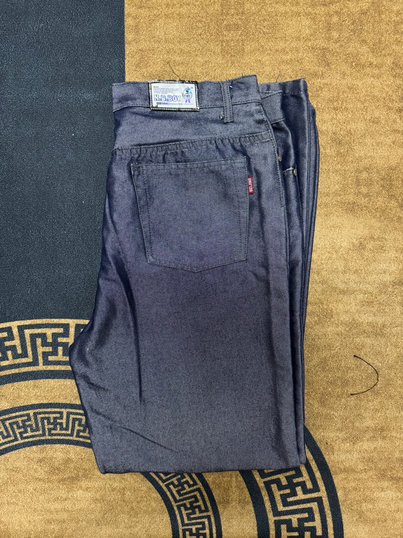 Shiny baggy jeans discount