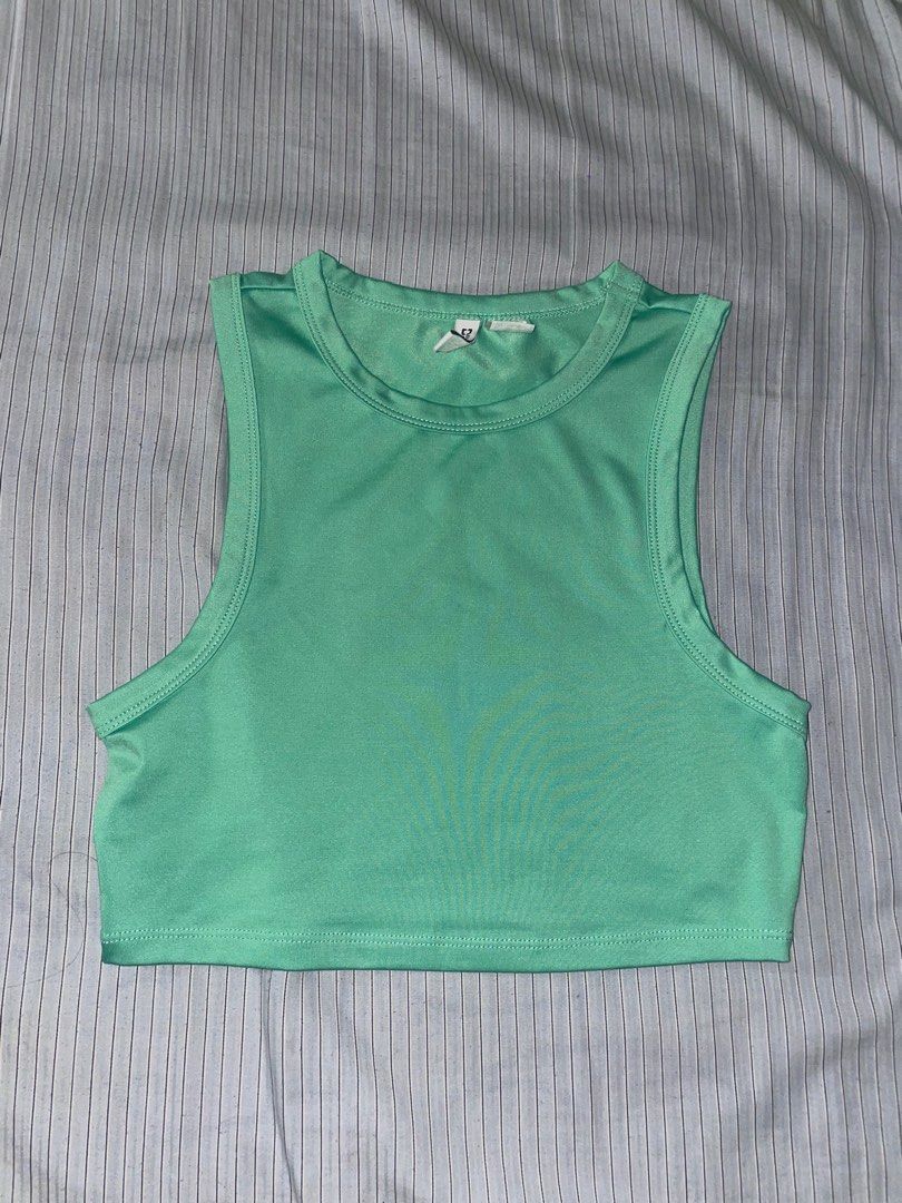 H&M Crop top (Category: Others Tops) located in Malabon City. Submitted by krishaaec (Listing ID 1335954428, Image 1). Description: Brand new natanggal lang yung tag but never worn.