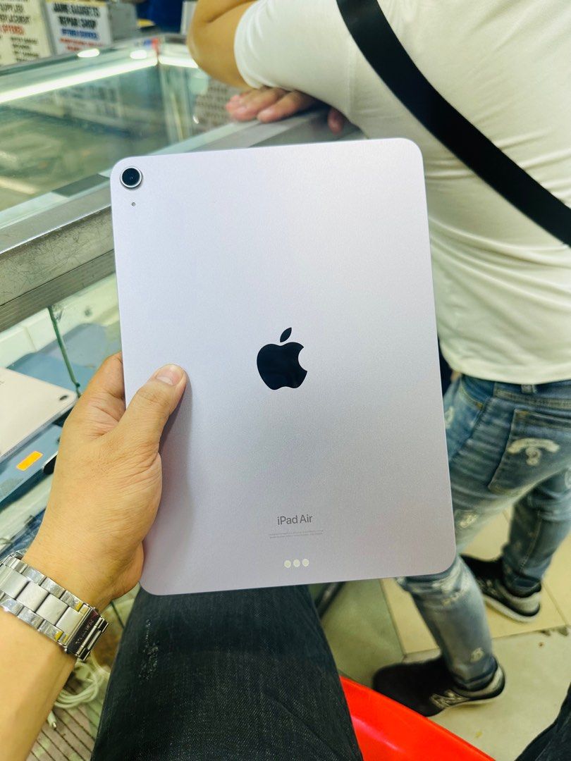 iPad Air 6 128GB Wifi Only 100%smooth Complete with box no issues (Category: iPad) located in San Juan City. Submitted by saabangadgetshop (Listing ID 1335948253, Image 1). Description: Onhand | Pre-owned iPad Air 6 128GB Wifi Only NO HIDDEN ISSUES NO HISTORY OF REPAIR 100%Smooth TEST TO SAWA RESET ALL YOU WANT TEST ALL YOU WANT NOT REFURBISHED AUTHENTIC PHONE ALL WORKING (FREE 3UTOOLS) iPhones iPads only 🆓Freebies ✅Charger ✅Case ✅Tempered Mode 