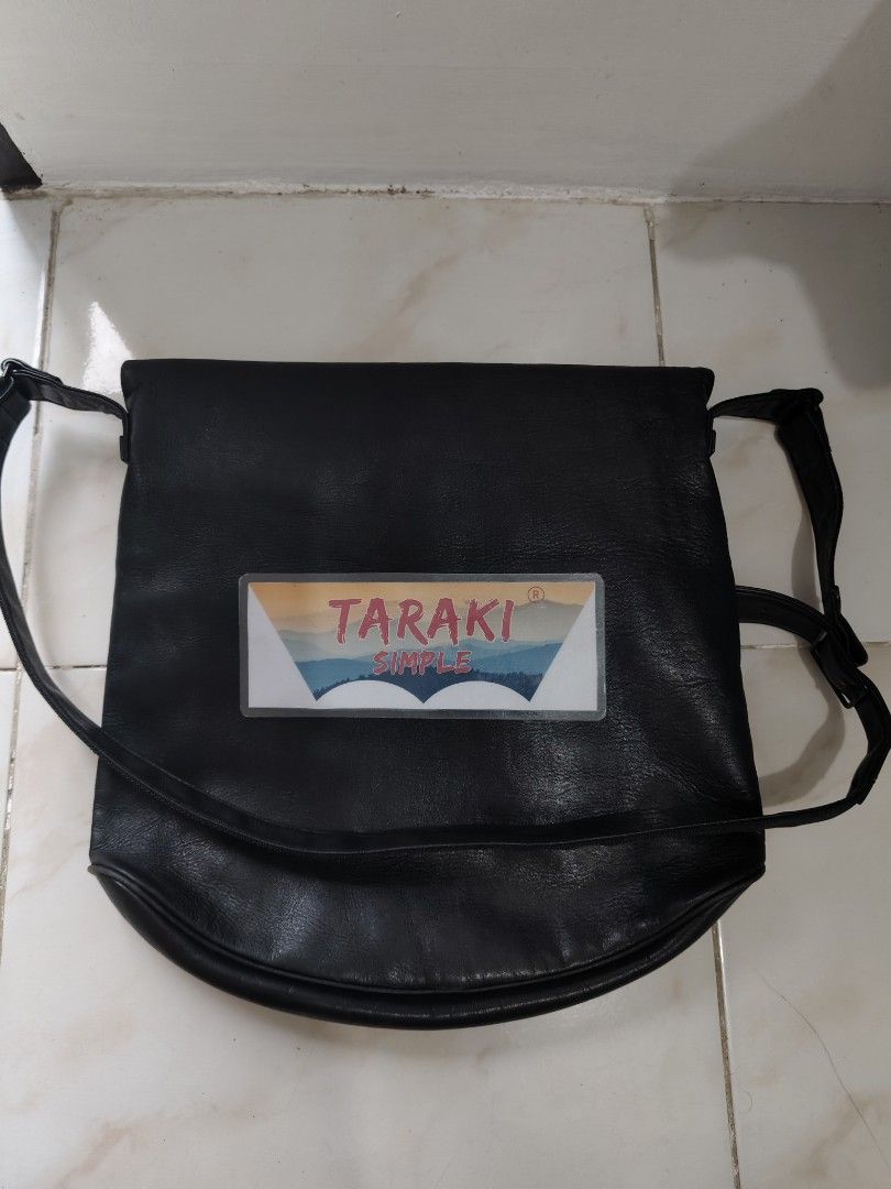ISSEY MIYAKE DESIGN STUDIO (Category: Luxury Bags & Wallets) located in Baguio. Submitted by igorotak.111.taraki.com (Listing ID 1335881935, Image 3). Description: FS ISSEY MIYAKI DESIGN STUDIO LEATHER BODY BAG V.GOOD CONDI WTH SIGN OF USAGE NO ISSUES SOLID NITO ❤️ DIRECT PM TO PURCHASE FOR FASTER TRANSACTION THANKYOU 🙏❤️ ASKING PRICE 4880 OR BEST OFFER.