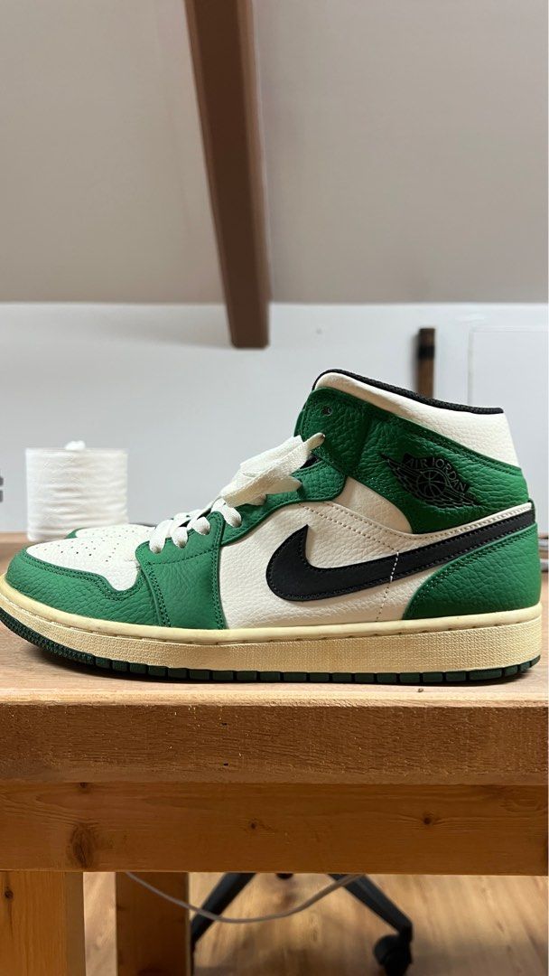 Jordan 1 (Category: Sneakers) located in Manila. Submitted by deathflips (Listing ID 1335970244, Image 3). Description: Jordan 1 Mid Pine Green Size 10.5 Comes with box and extra black laces Lightly used and great condition.