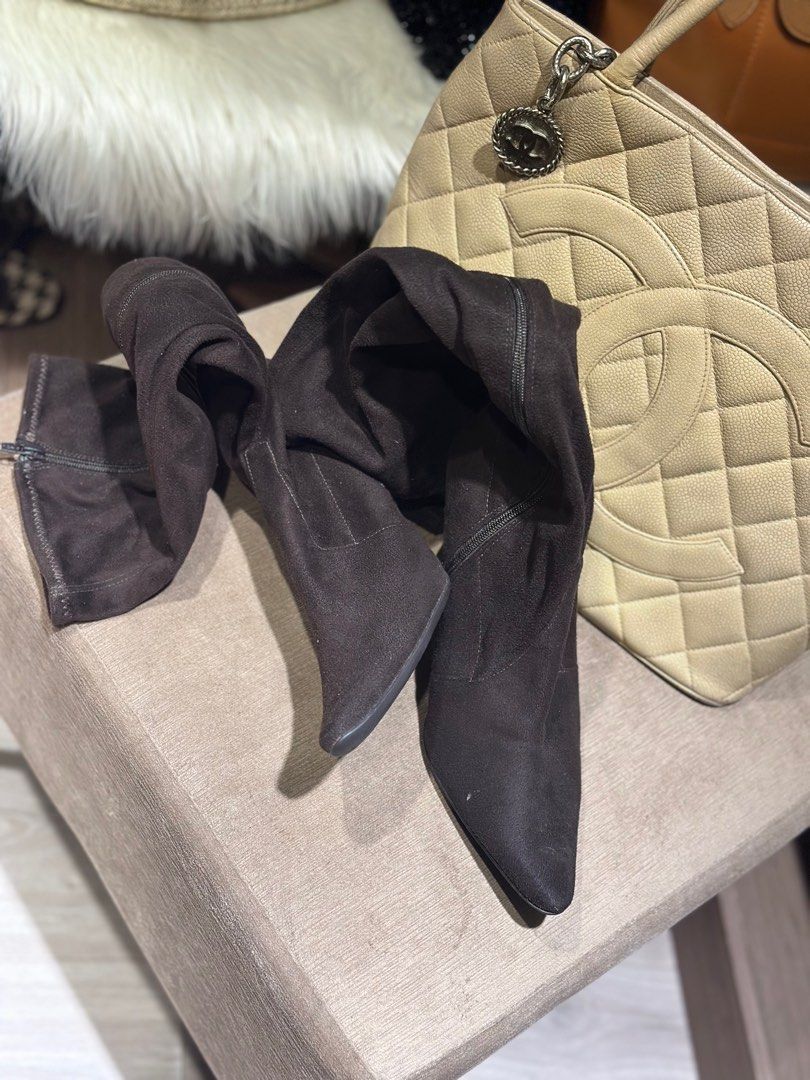 Kenneth Cole Suede Boots (Category: Boots) located in Baguio. Submitted by kimstyleessentials (Listing ID 1335962337, Image 2). Description: Like New never used Suede in Brown Color Knee Length Size 6 Kenneth Cole.
