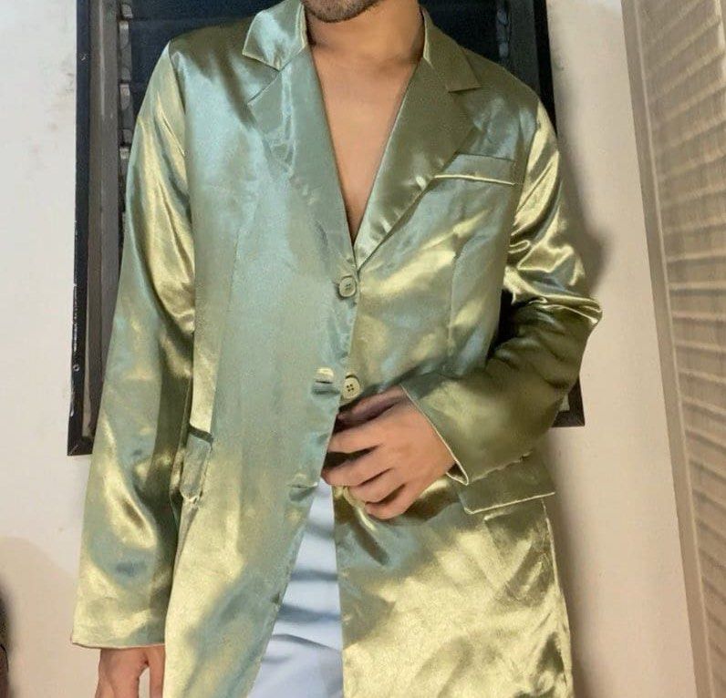 RARE Lightweight Satin Silk in Willow Green (Category: Others Tops) located in Antipolo. Submitted by mfingtrainwreck (Listing ID 1335964356, Image 1). Description: Perfect for slumber party themed and other events Medium to Large .