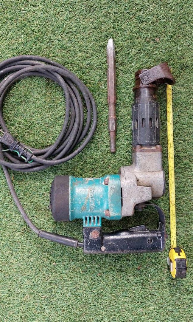 Makita jack hammer 110volts (Category: Construction Tools & Equipment) located in Valenzuela. Submitted by newbear.425b6e (Listing ID 1335857917, Image 1). Description: makita jack hammer 110volts working po. pm nlng po sa video..