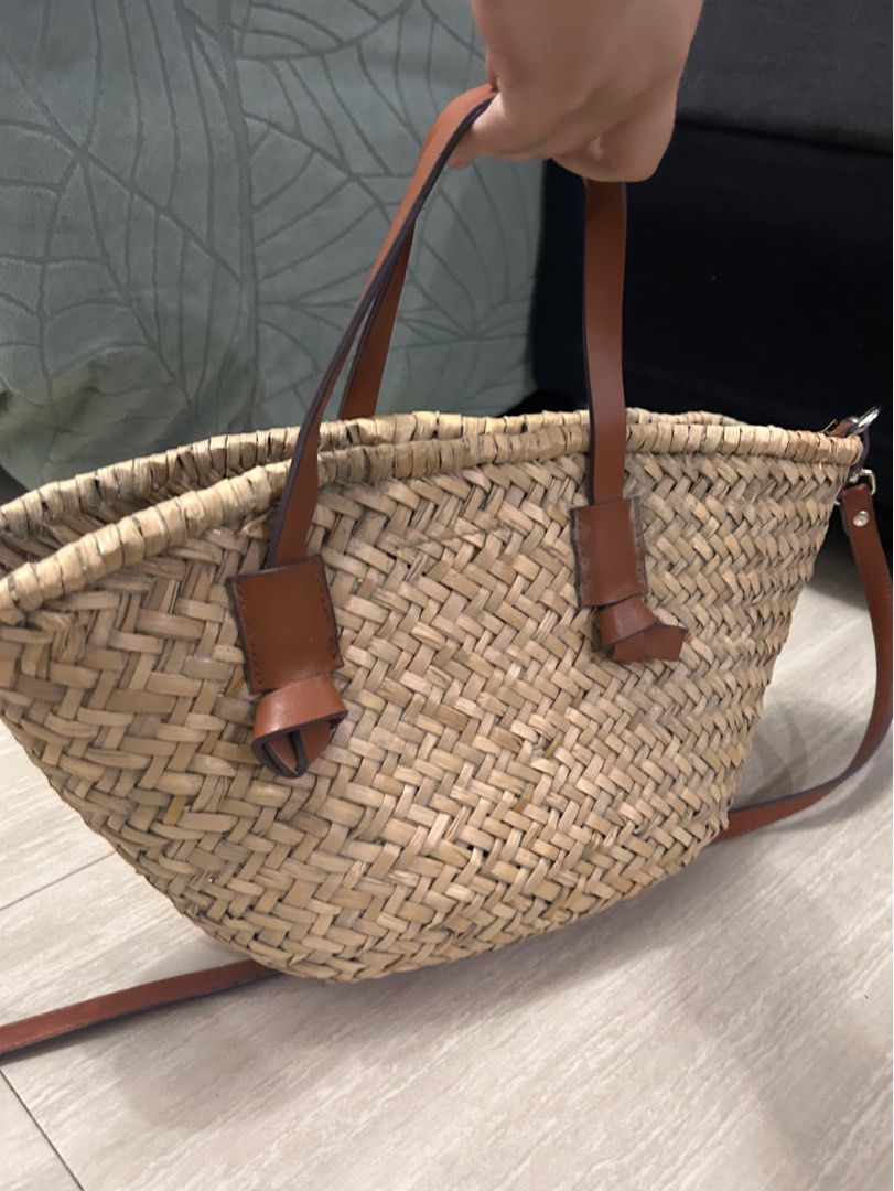 Mango beachbag (Category: Luxury Bags & Wallets) located in Marikina City. Submitted by mrsgracias (Listing ID 1335961394, Image 3). Description: Needs cleaning - no other issue.
