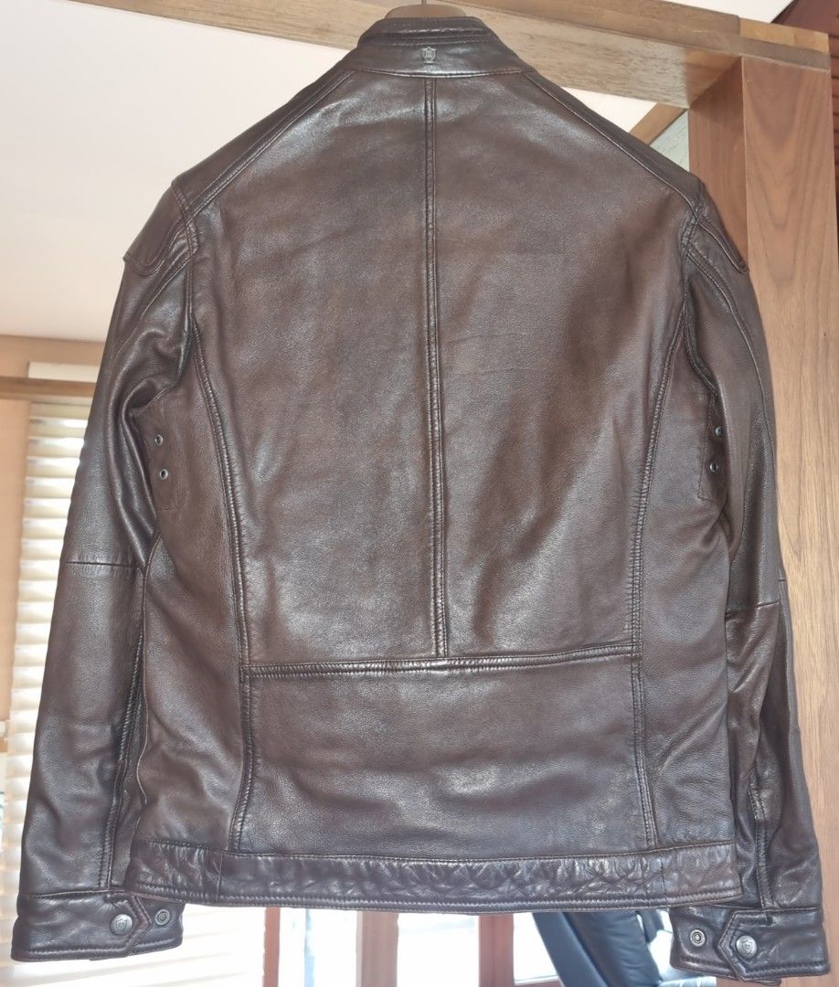 Massimo Dutti Men's Leather Jacket (Category: Coats, Jackets and Outerwear) located in Manila. Submitted by goldentree_d5928f (Listing ID 1335883820, Image 2). Description: This Genuine Leather Jacket bought in Massimo Dutti, Barcelona, Spain is a natural classic. The style which was used by pilots back in the 50's and 60's. Always buy original leather and not those synthetic leatherette that will crack easily and just waste your money. Brand: Ma
