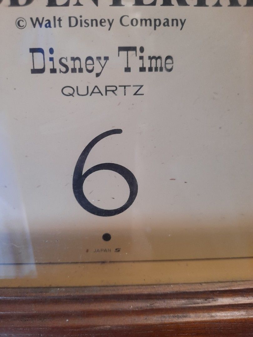 Mickey walk clock (Category: Clocks) located in Valenzuela. Submitted by newbear.425b6e (Listing ID 1335823817, Image 3). Description: mickey wall clock made from japan. original. working. 3k only..