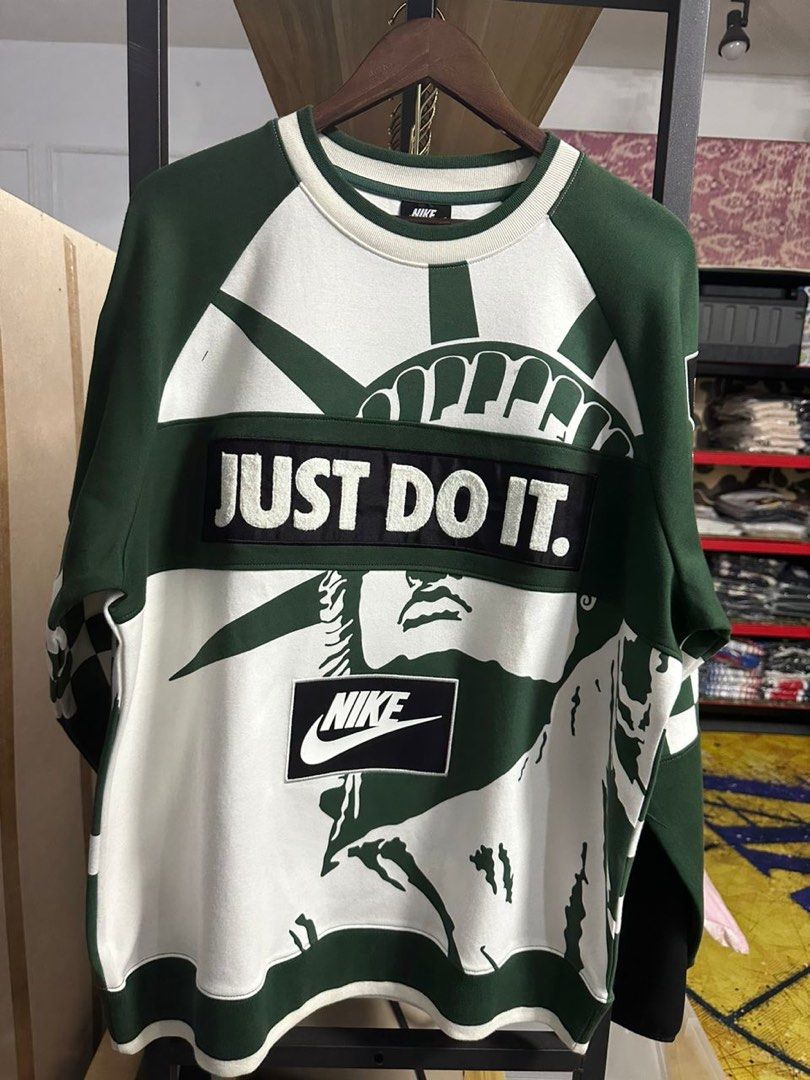 nike sweatshirt new
