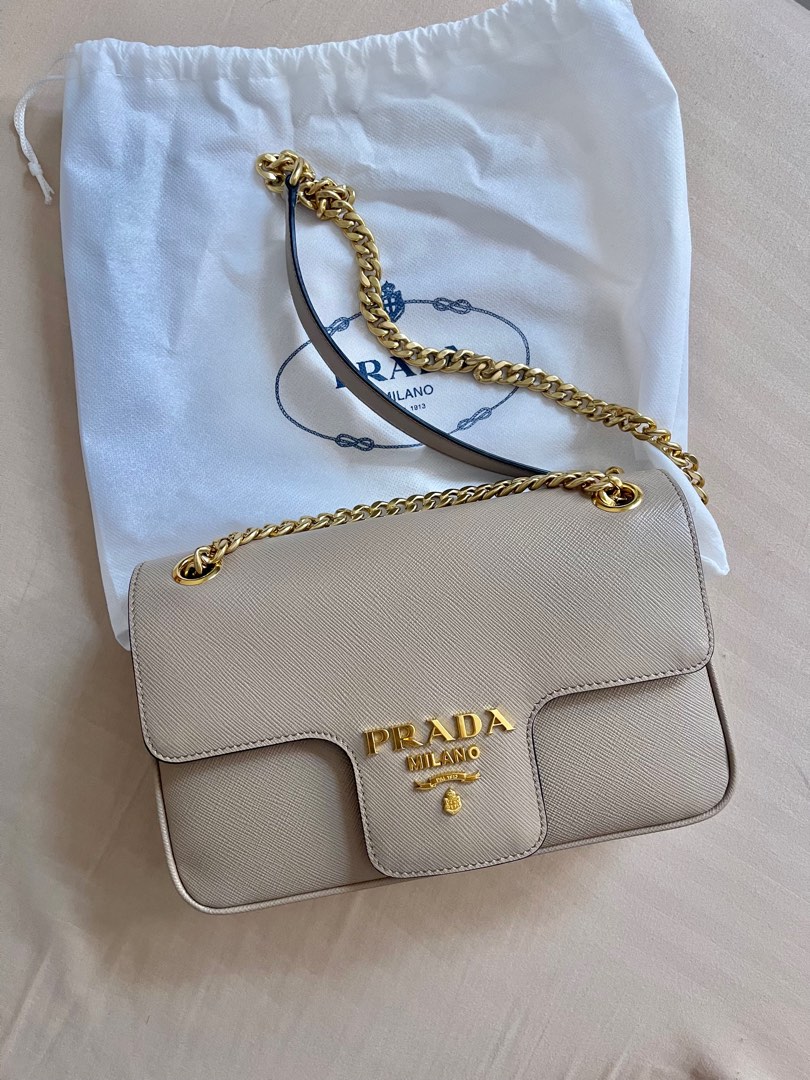Prada saffiano flap bag deals