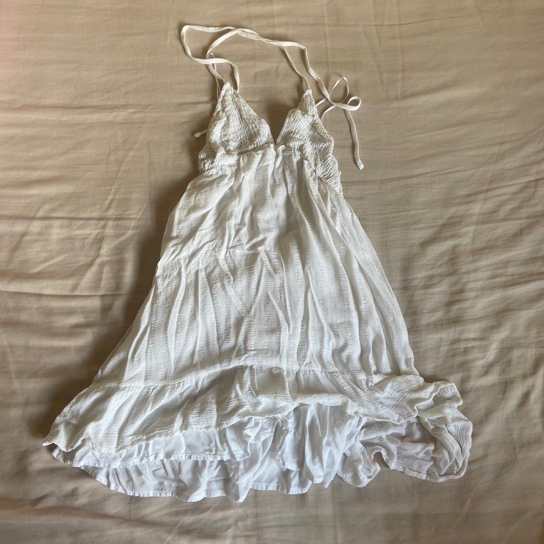 Pull & Bear White Beach Dress (Category: Dresses) located in Quezon City. Submitted by cmsupreloved (Listing ID 1335802748, Image 1). Description: best fits xxs-s .