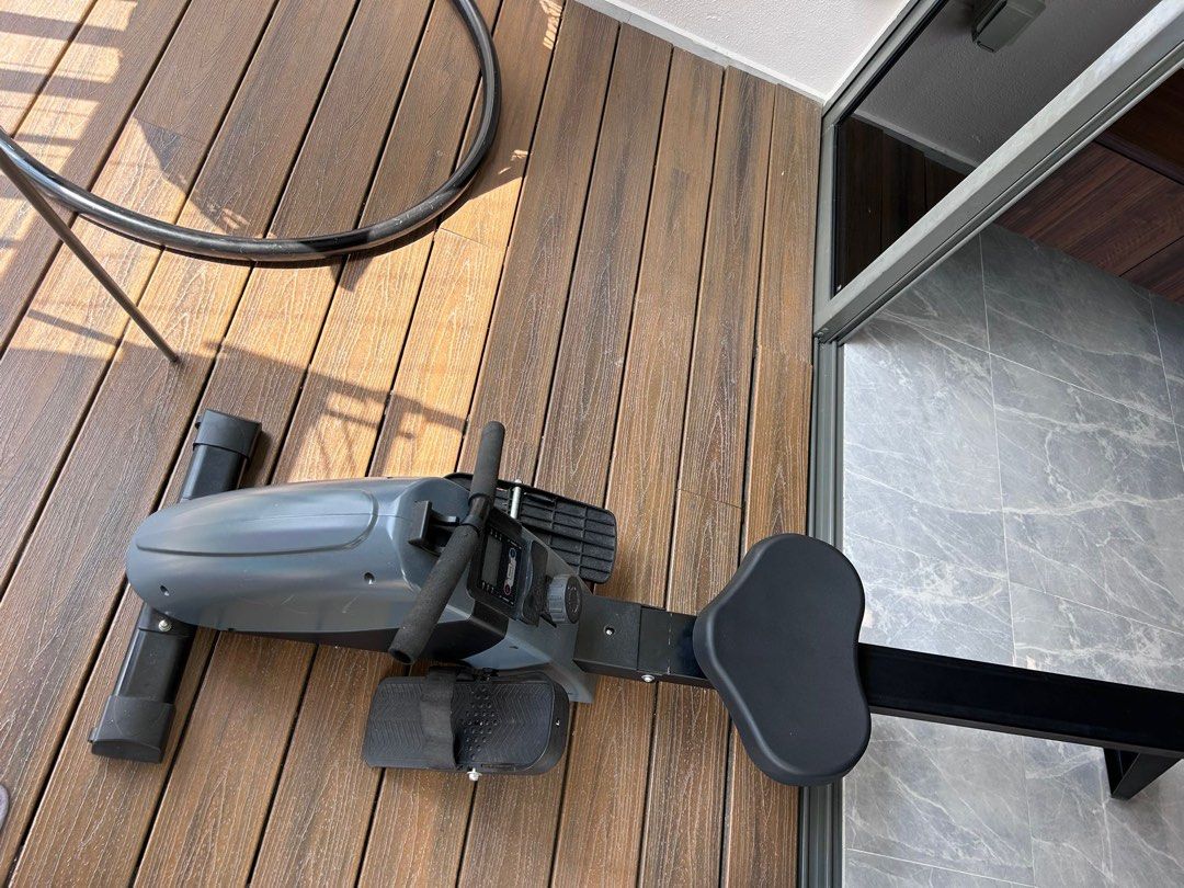Rowing Machine (Category: Cardio & Fitness Machines) located in Singapore. Submitted by rajen17 (Listing ID 1335810882, Image 1). Description: I-Running.SG magnetic rowing machine .
