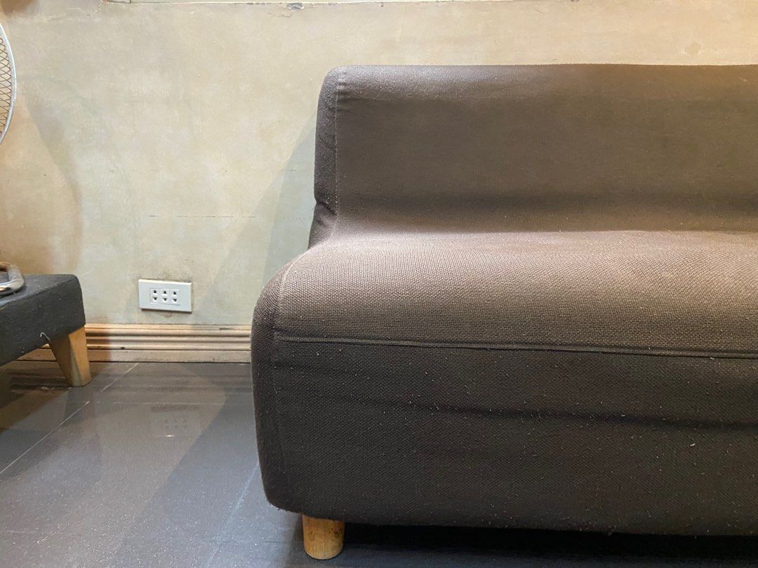 RUSH 3 SEATER BROWN SOFA!! (Category: Sofas) located in Manila. Submitted by alexab_ (Listing ID 1335837368, Image 2). Description: RUSH!! pick up agad 2k LP. location: SAMPALOC MANILA! measurements: L 52 inches W 28 inches H 26 inches need lang linisan check photos sa issues!!.