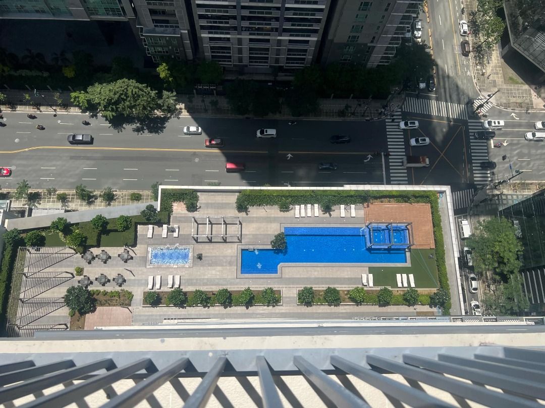 Rush Sale! Park Triangle Residences, 1 Bedroom with parking, Bonifacio ...