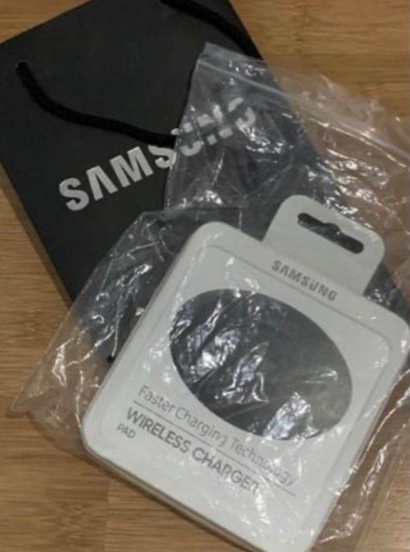 Samsung mobile charger (Category: Chargers & Cables) located in Manila. Submitted by bornthisway22 (Listing ID 1335949470, Image 3). Description: samsung wireless fast charger.