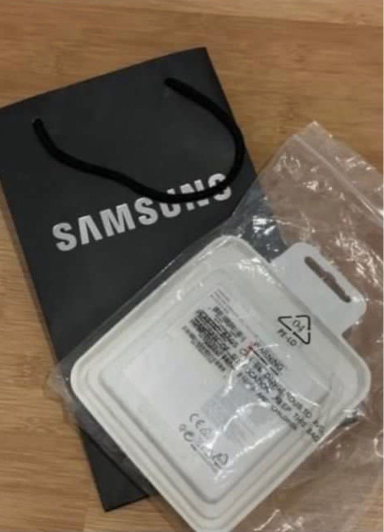 Samsung mobile charger (Category: Chargers & Cables) located in Manila. Submitted by bornthisway22 (Listing ID 1335949470, Image 2). Description: samsung wireless fast charger.