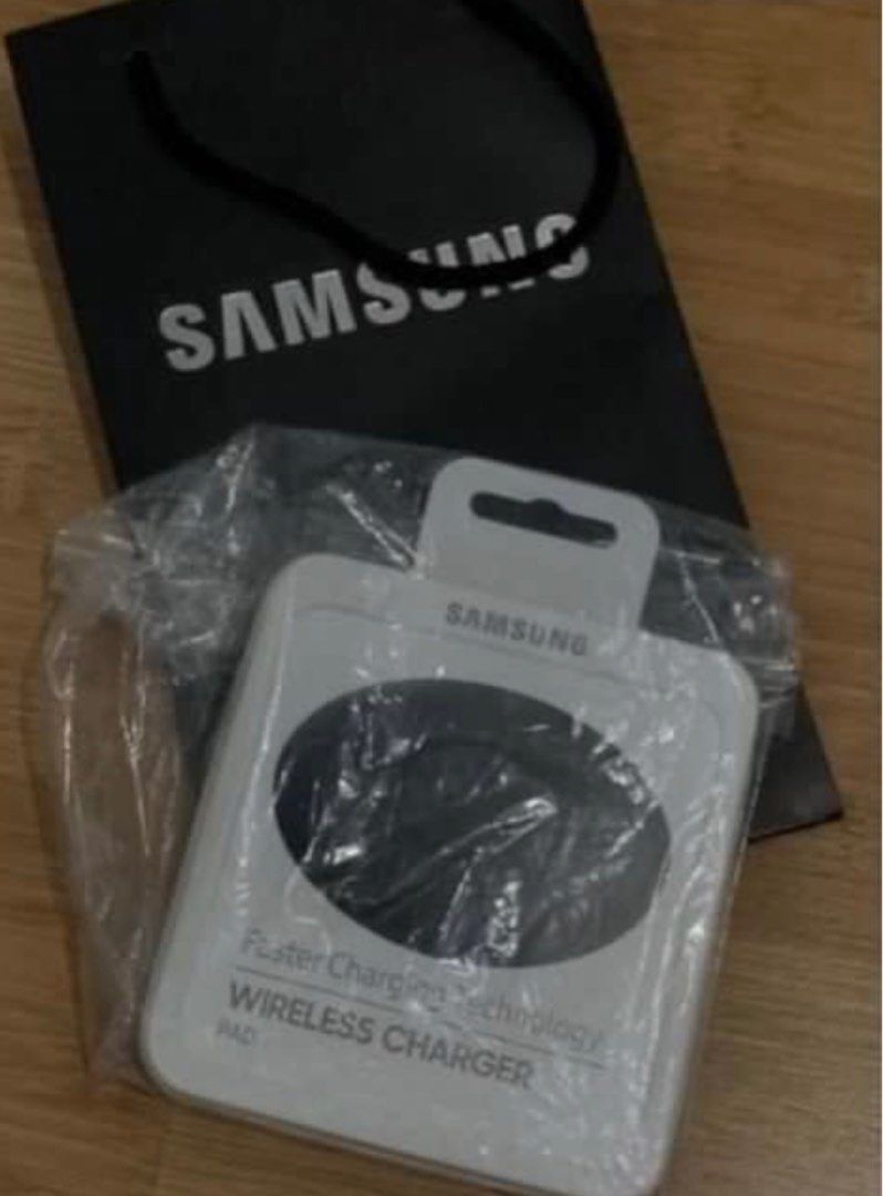 Samsung mobile charger (Category: Chargers & Cables) located in Manila. Submitted by bornthisway22 (Listing ID 1335949470, Image 1). Description: samsung wireless fast charger.