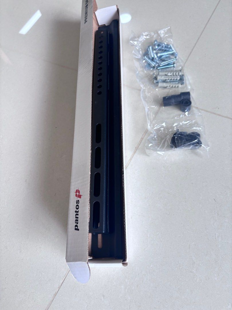 TV Wall Mount (Category: TV Parts & Accessories) located in Singapore. Submitted by pctan76 (Listing ID 1335856414, Image 2). Description: Bracket for TV 42’ to 60’.