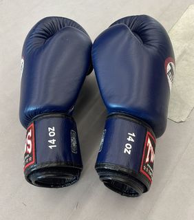 (Category: ) located in . Submitted by warehouse_gloves (Listing ID 1335847793, Image 1). Description: .