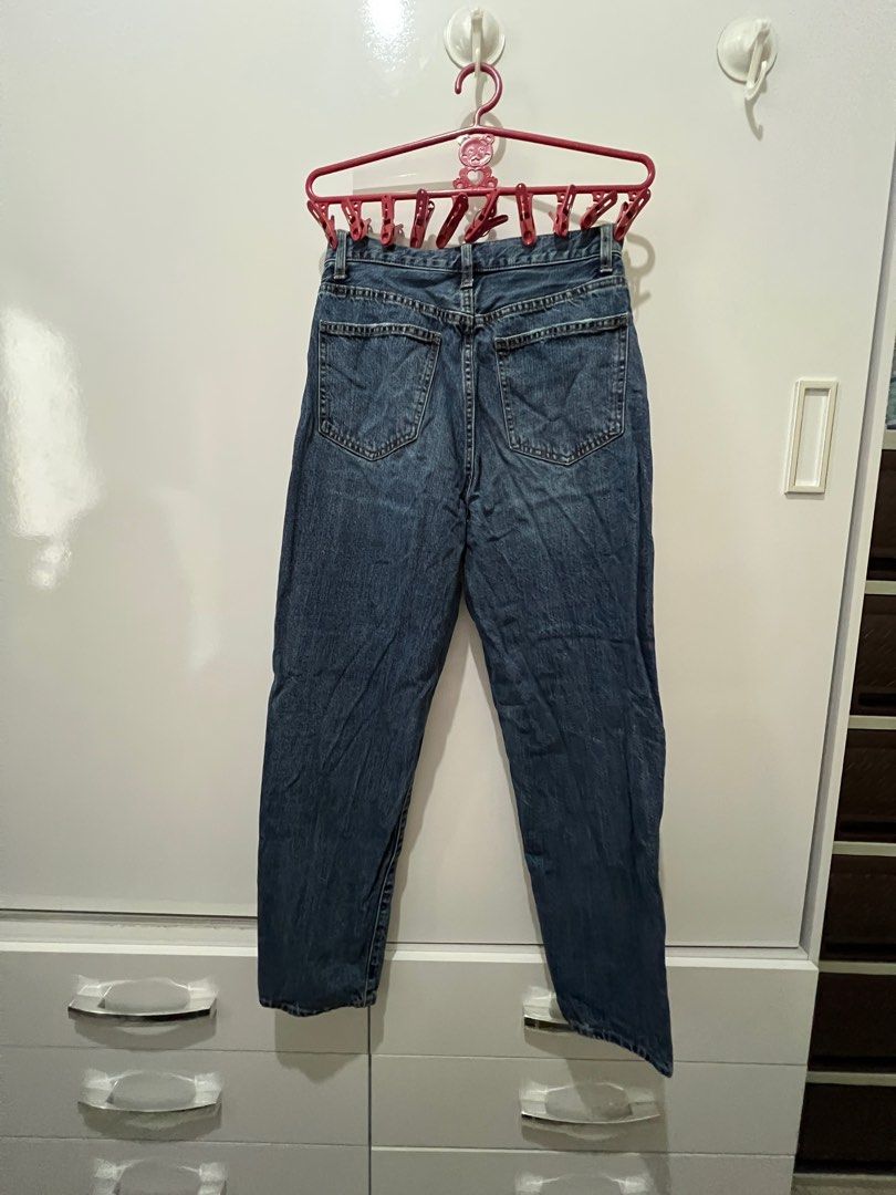 Uniqlo pants (Category: Jeans) located in Mandaluyong City. Submitted by KryzzaM (Listing ID 1335821722, Image 2). Description: Once lang nagamit, year 2022 Rfs: nanganak na, hindi na po kasya😊 Location: Mandaluyong Sf c/o buyer.