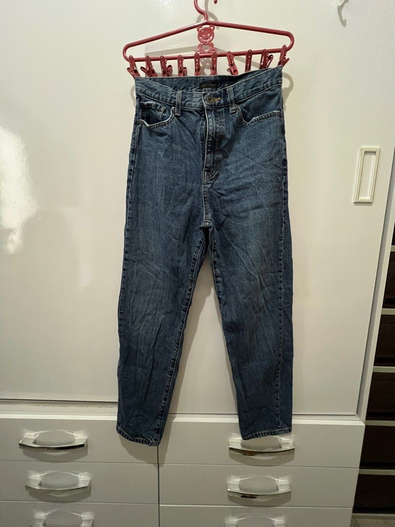 Uniqlo pants (Category: Jeans) located in Mandaluyong City. Submitted by KryzzaM (Listing ID 1335821722, Image 1). Description: Once lang nagamit, year 2022 Rfs: nanganak na, hindi na po kasya😊 Location: Mandaluyong Sf c/o buyer.