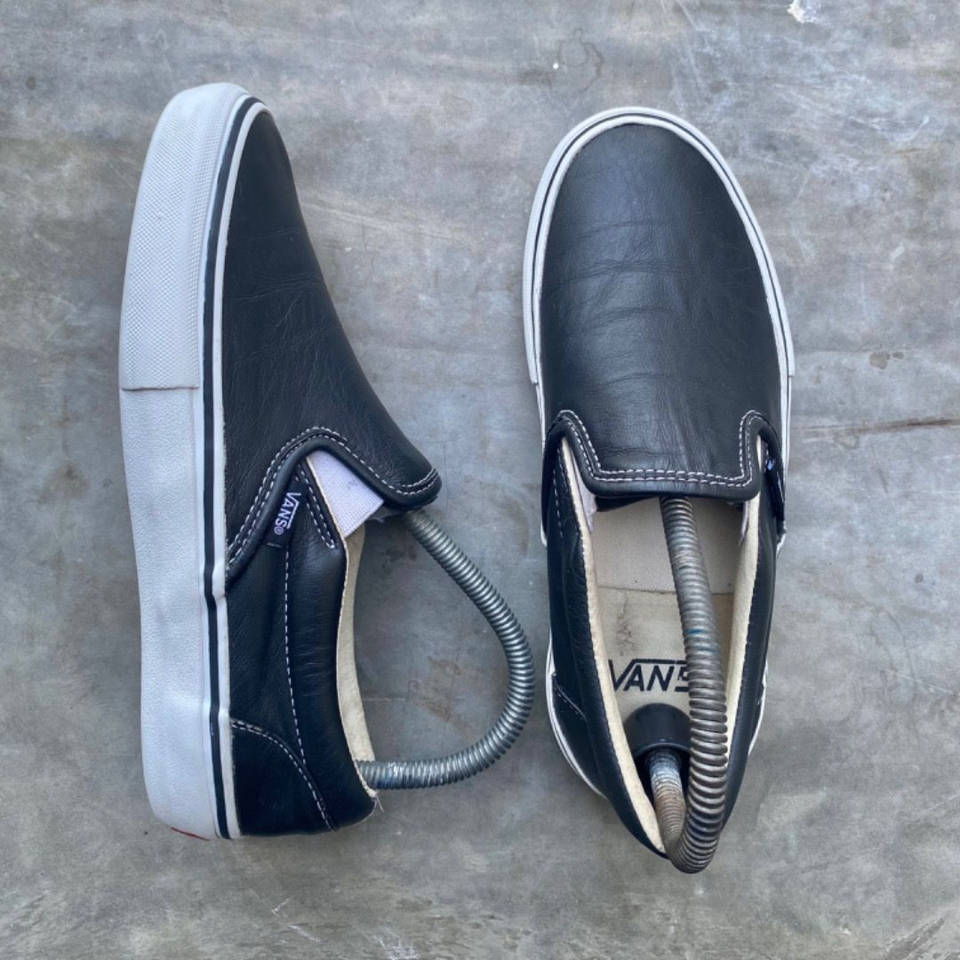 Vans Vault Slip On Leather, Fesyen Pria, Sepatu Sneakers di