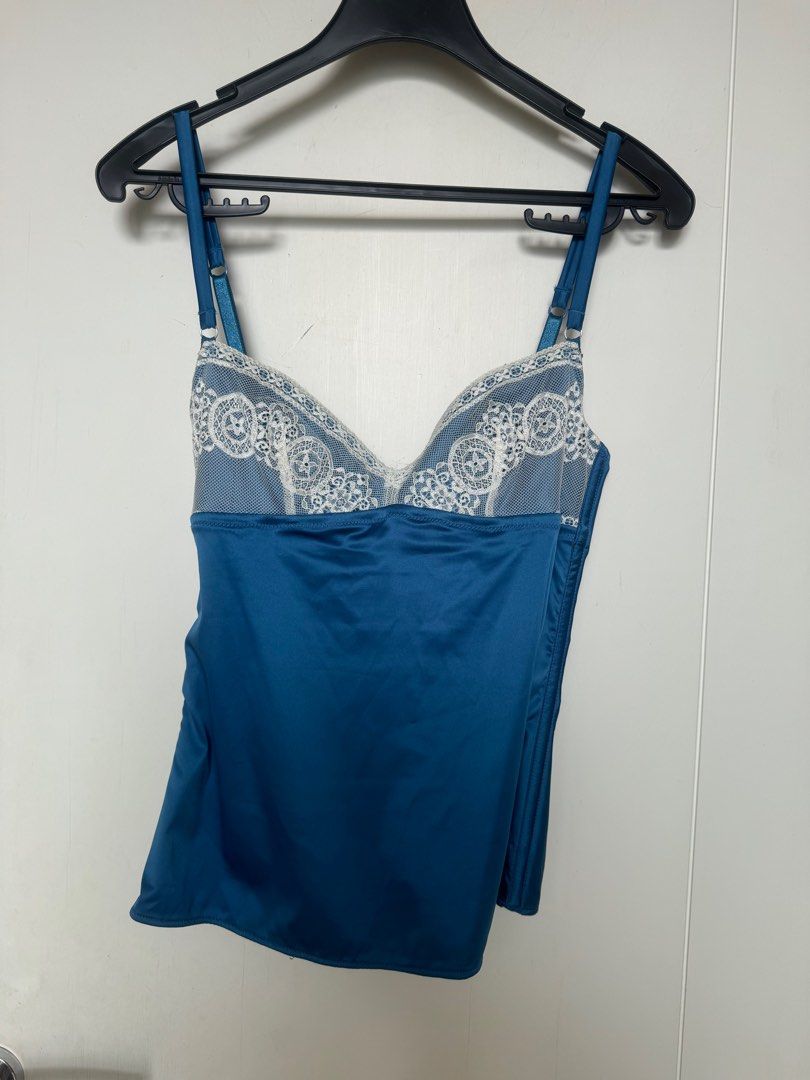 Varley Lacy Corset Top (European Brand) (Category: New Undergarments & Loungewear) located in Singapore. Submitted by missy-owl (Listing ID 1335806243, Image 1). Description: Varley is an European Luxury Brand, boasting a clean aesthetic. Can wear alone with jean for clubbing, can wear it over jacket for dinner, functions, events, even for formal. No stain, no tear & no broken hooks etc! No low baller as it is a luxury brand, I am selling at a gr