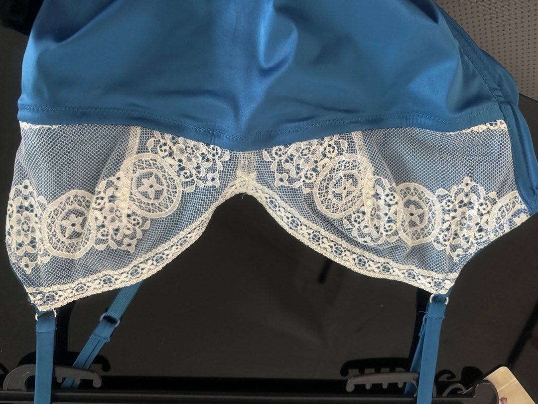 Varley Lacy Corset Top (European Brand) (Category: New Undergarments & Loungewear) located in Singapore. Submitted by missy-owl (Listing ID 1335806243, Image 2). Description: Varley is an European Luxury Brand, boasting a clean aesthetic. Can wear alone with jean for clubbing, can wear it over jacket for dinner, functions, events, even for formal. No stain, no tear & no broken hooks etc! No low baller as it is a luxury brand, I am selling at a gr