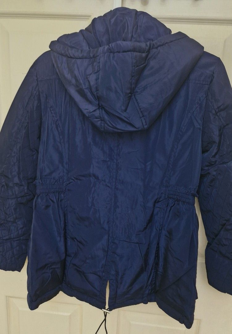 Winter Jacket (Category: Coats, Jackets and Outerwear) located in Singapore. Submitted by bellaville (Listing ID 1335818875, Image 2). Description: Winter Time down jacket for female kid size M.
