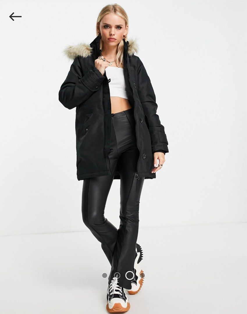 Winter Jacket (Category: Coats, Jackets and Outerwear) located in Singapore. Submitted by magnified (Listing ID 1335862257, Image 1). Description: 3/4 petite parka 4 pockets hood fur is detachable waist can be cinched with inner string worn in 0 deg weather and it’s sufficiently warm bought from asos, in good condition, probably only wore it twice .